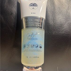 Arctic Fresh Cooling Facial Cleansing Scrub - Green